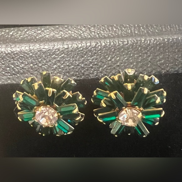 Vintage 1992 PARISIAN Emerald Green Gem Sparkling Flower Stud Earrings EUC - Picture 13 of 16